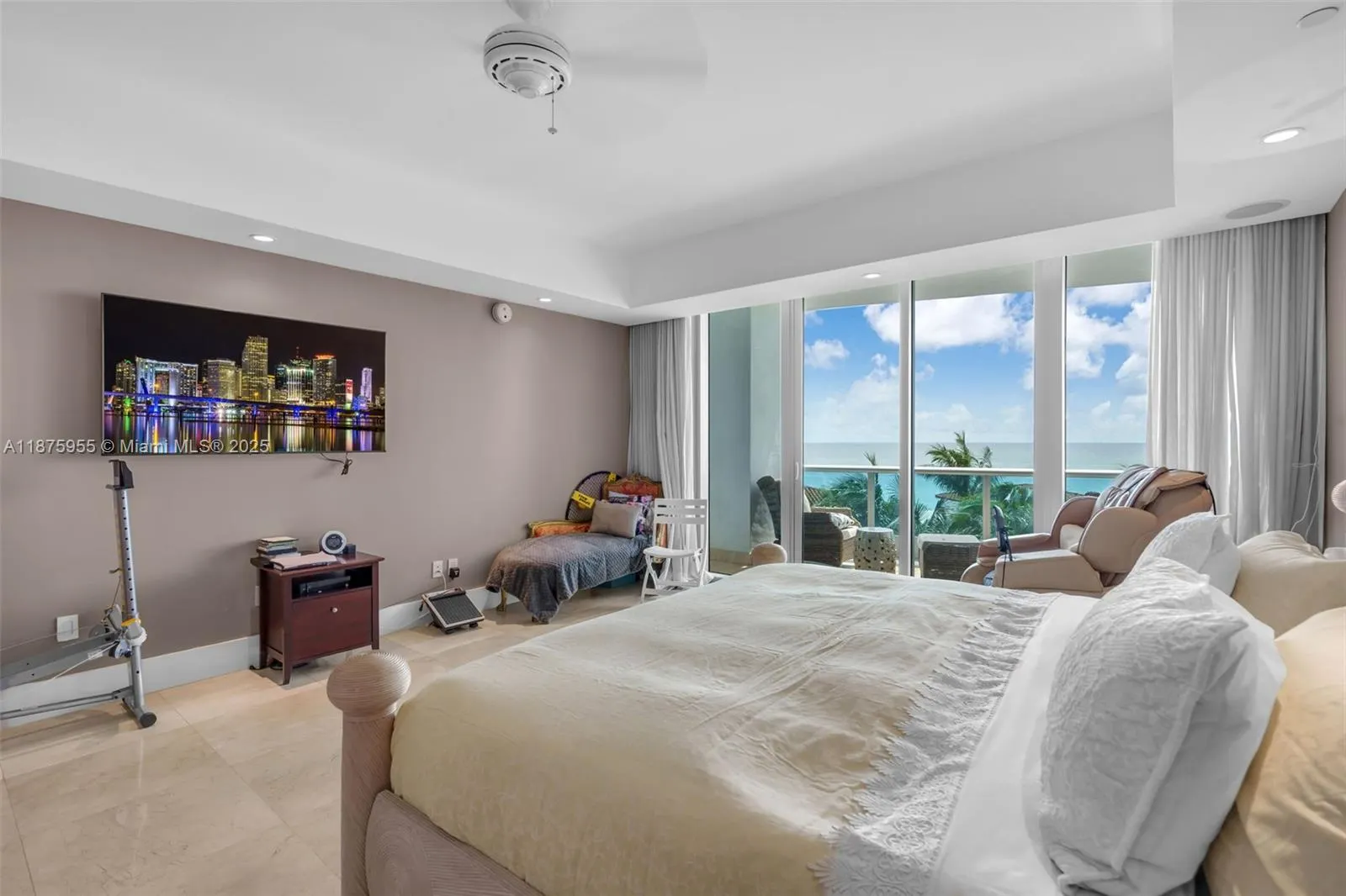 5959 Collins Ave, #804