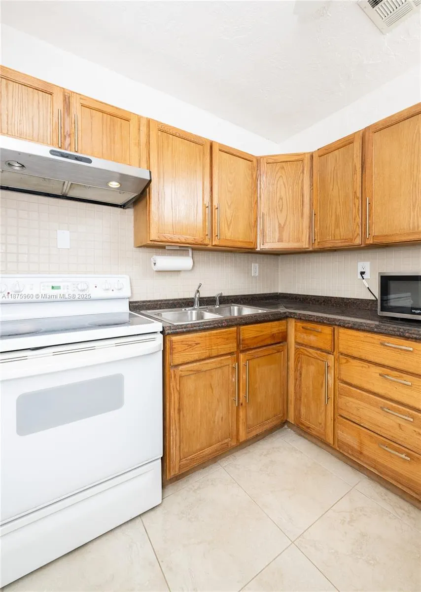 3220 N Surf Rd, #1-2