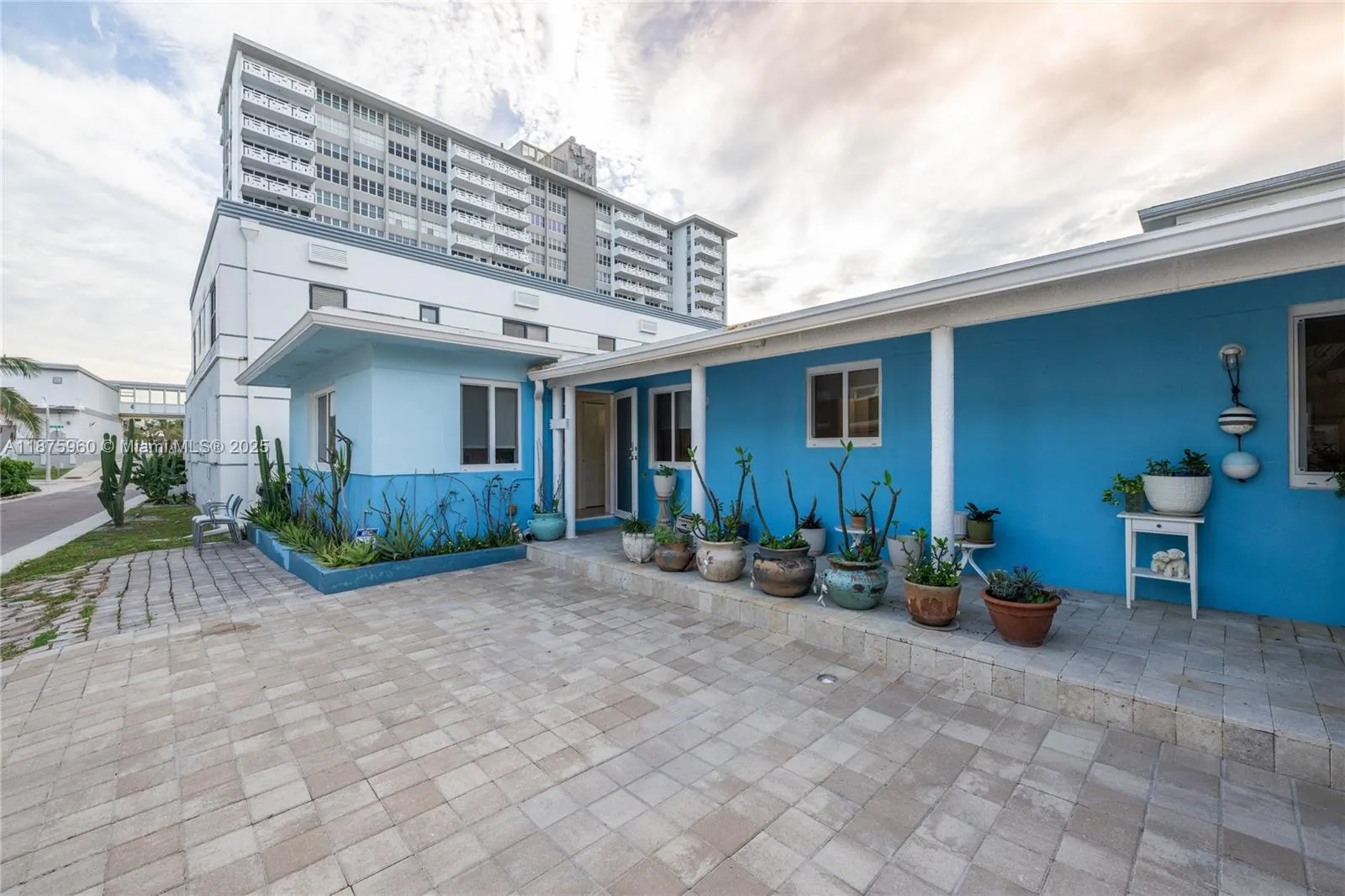 3220 N Surf Rd, #1-2