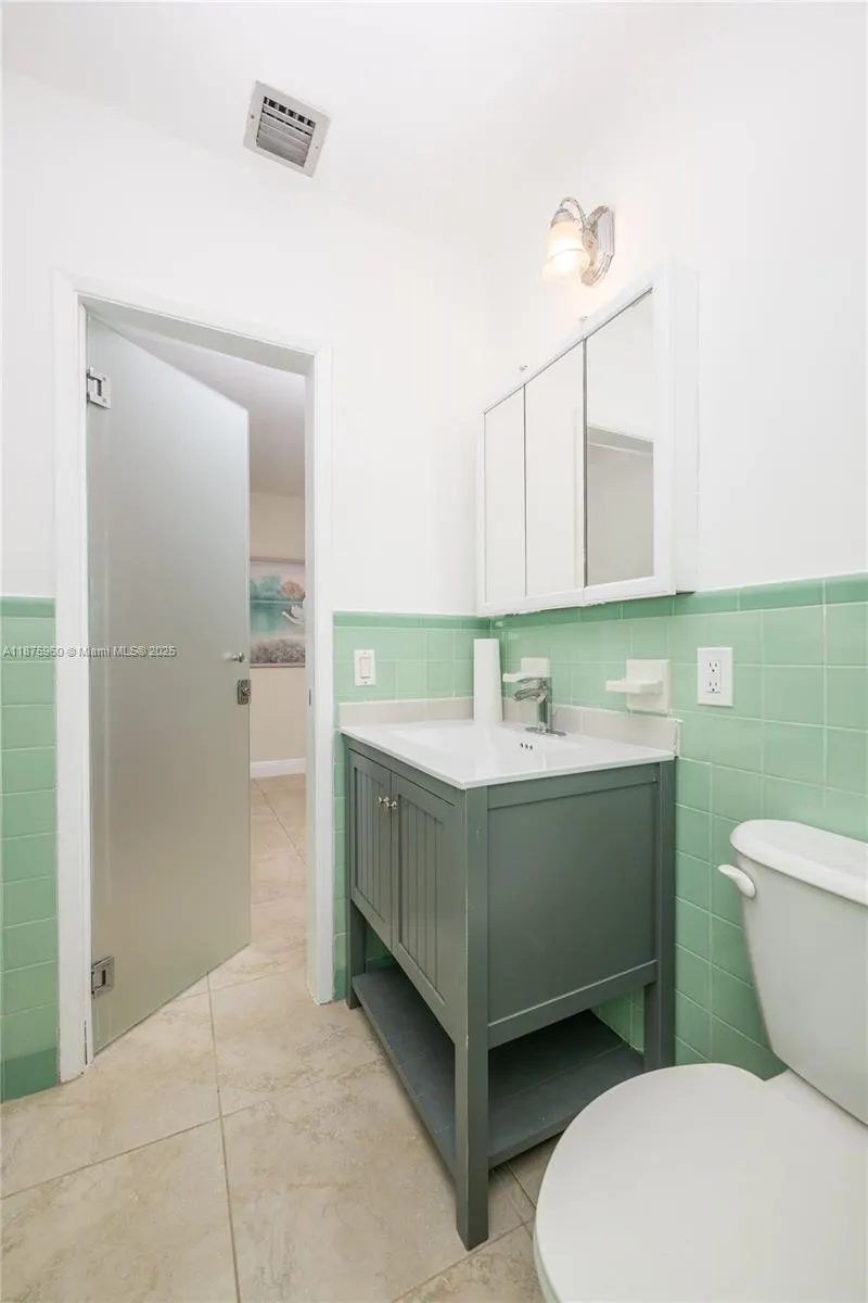 3220 N Surf Rd, #1-2