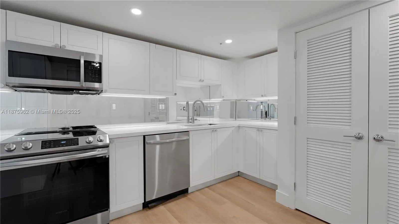 555 NE 34th St, #1804