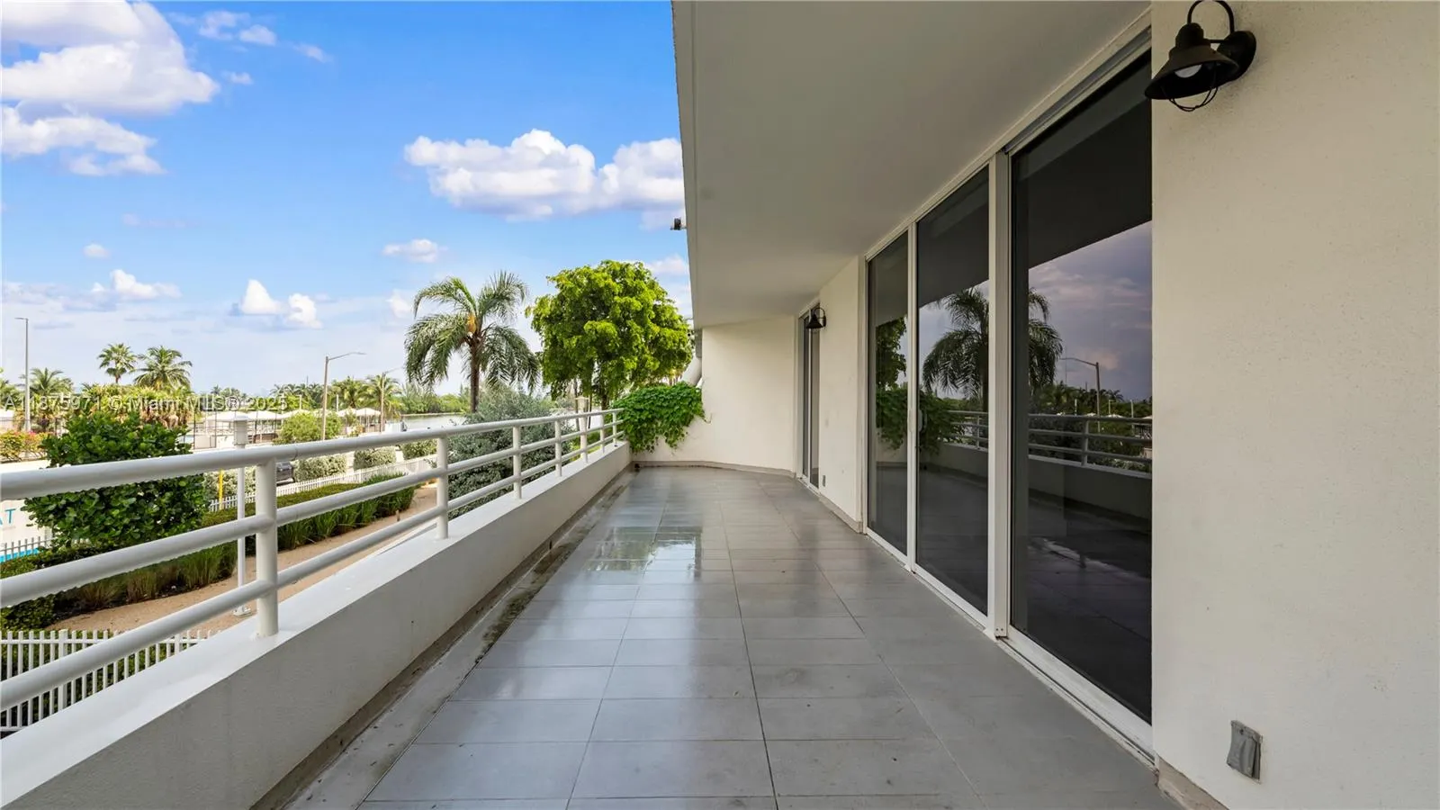 555 NE 34th St, #504