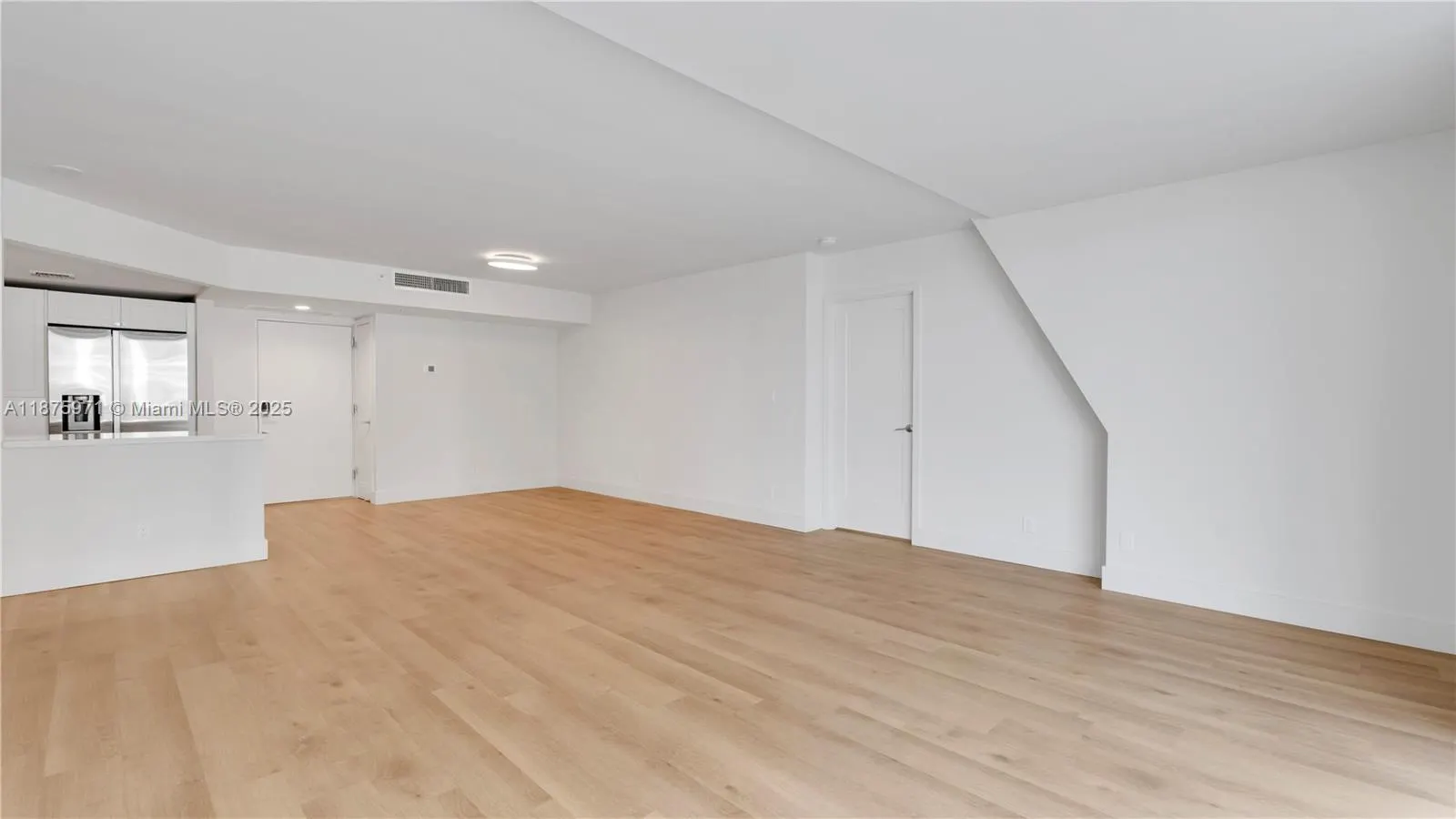 555 NE 34th St, #504