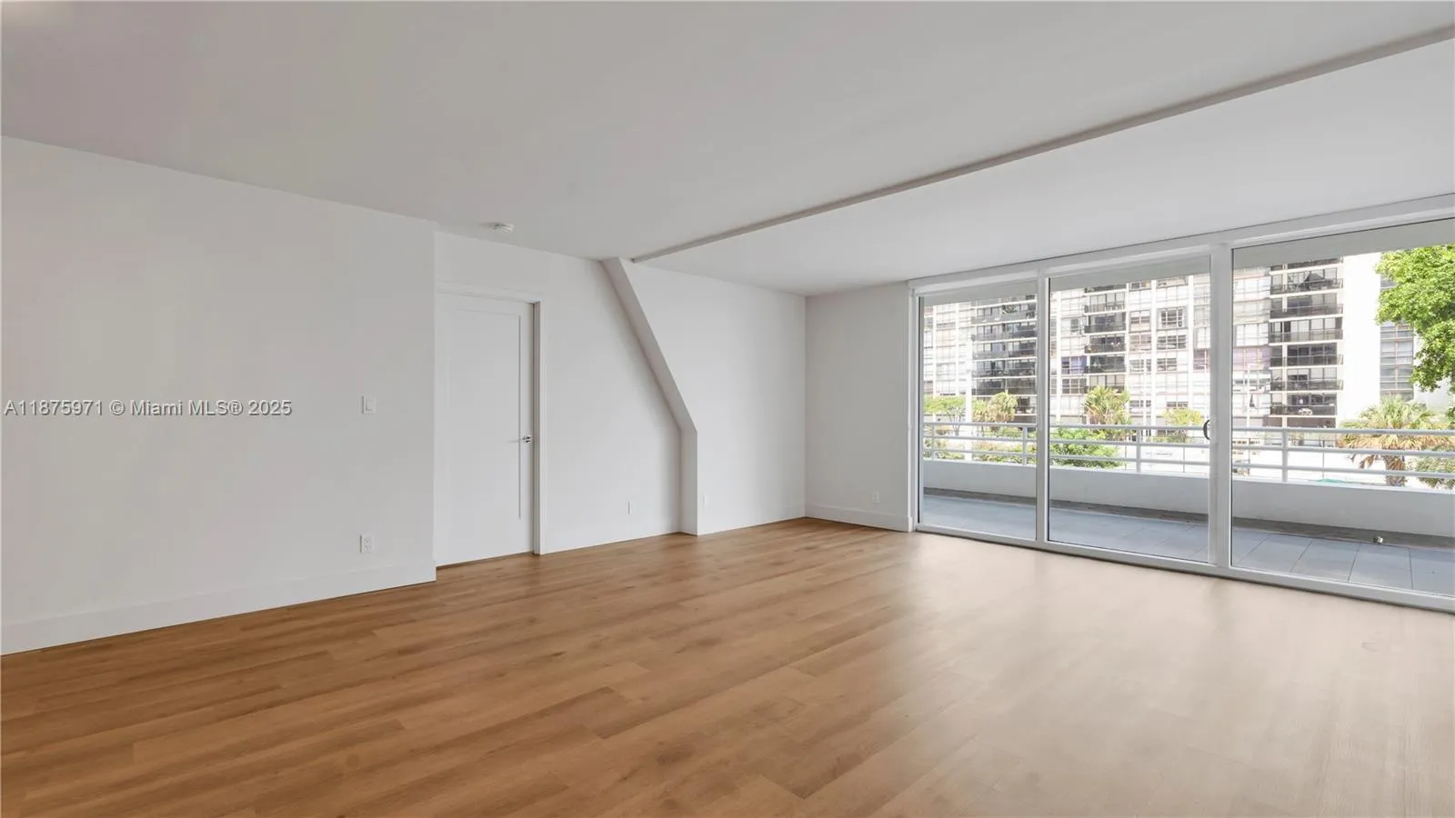 555 NE 34th St, #504