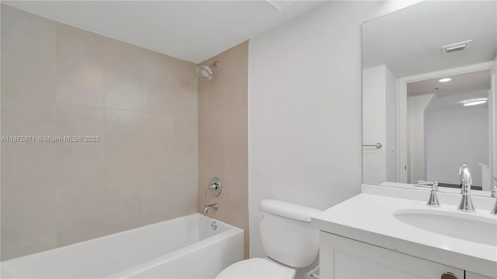 555 NE 34th St, #504