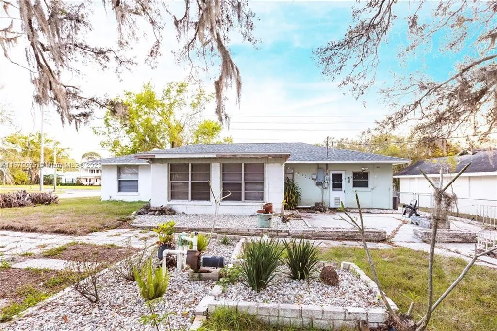 2600 Lakeview Drive
