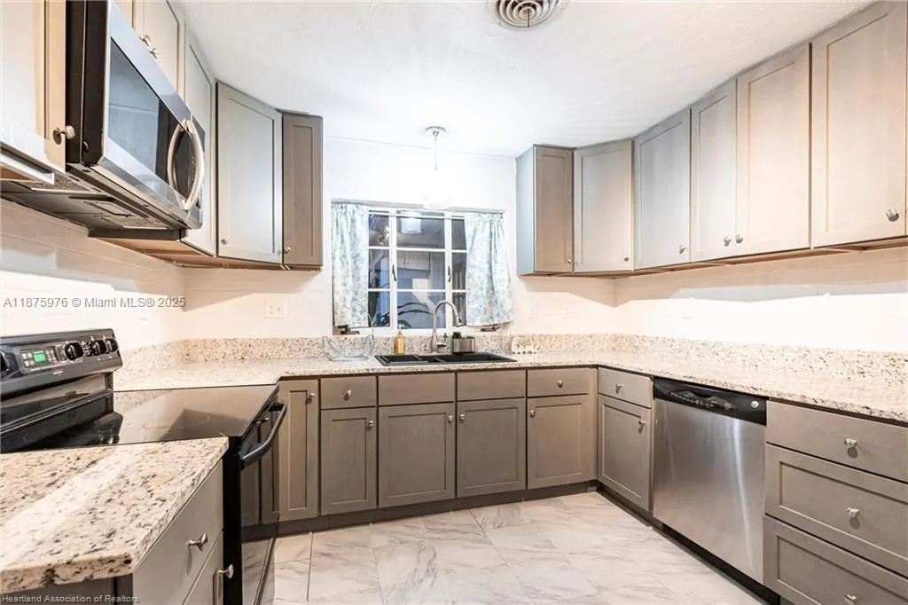2600 Lakeview Drive