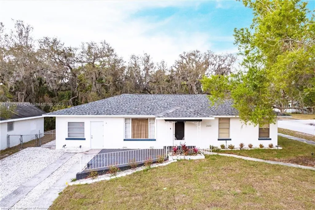 2600 Lakeview Drive