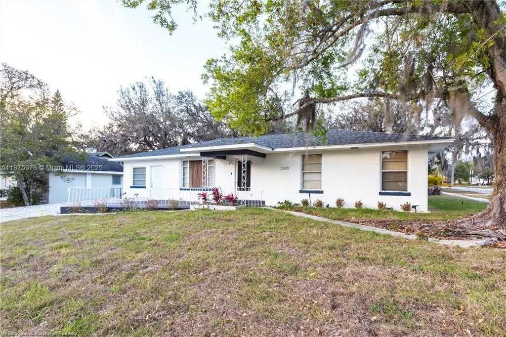 2600 Lakeview Drive