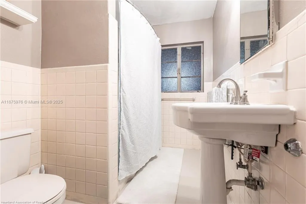 2600 Lakeview Drive