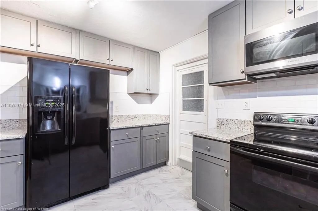 2600 Lakeview Drive