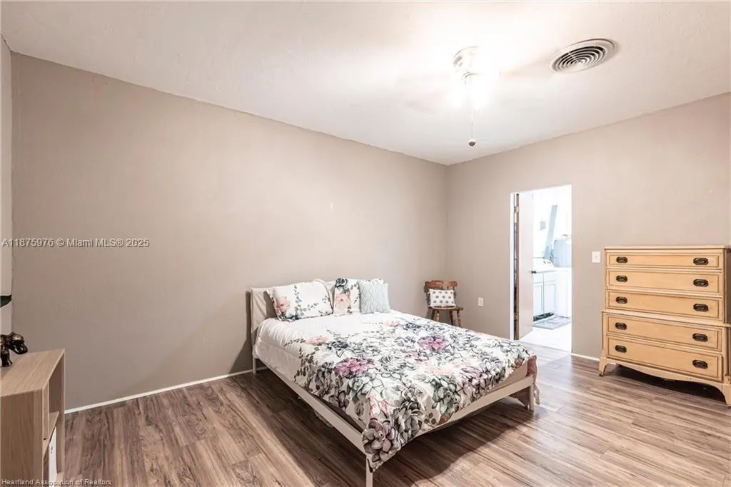 2600 Lakeview Drive