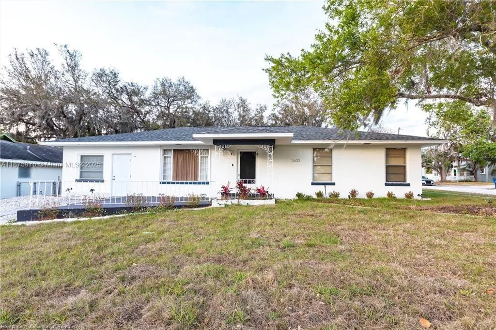2600 Lakeview Drive