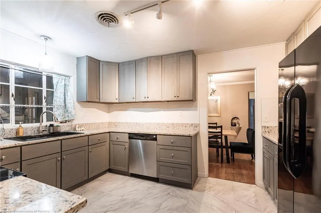 2600 Lakeview Drive
