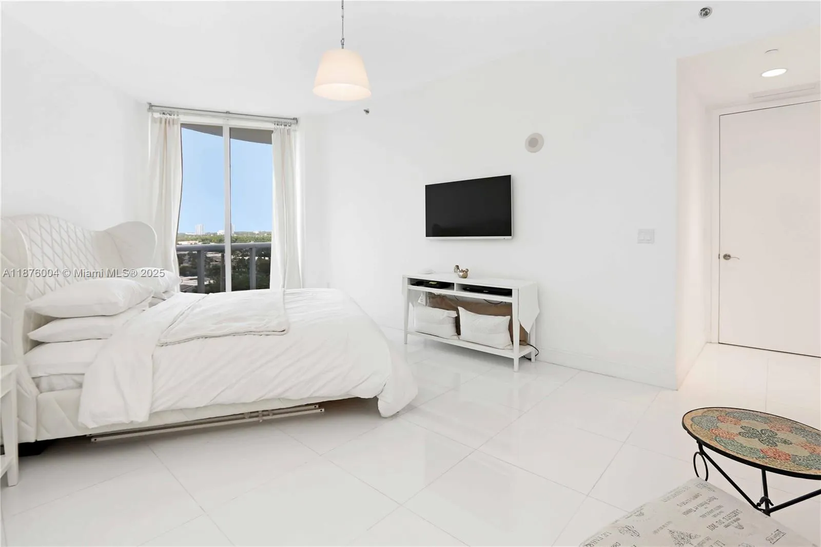 16001 Collins Ave, #705