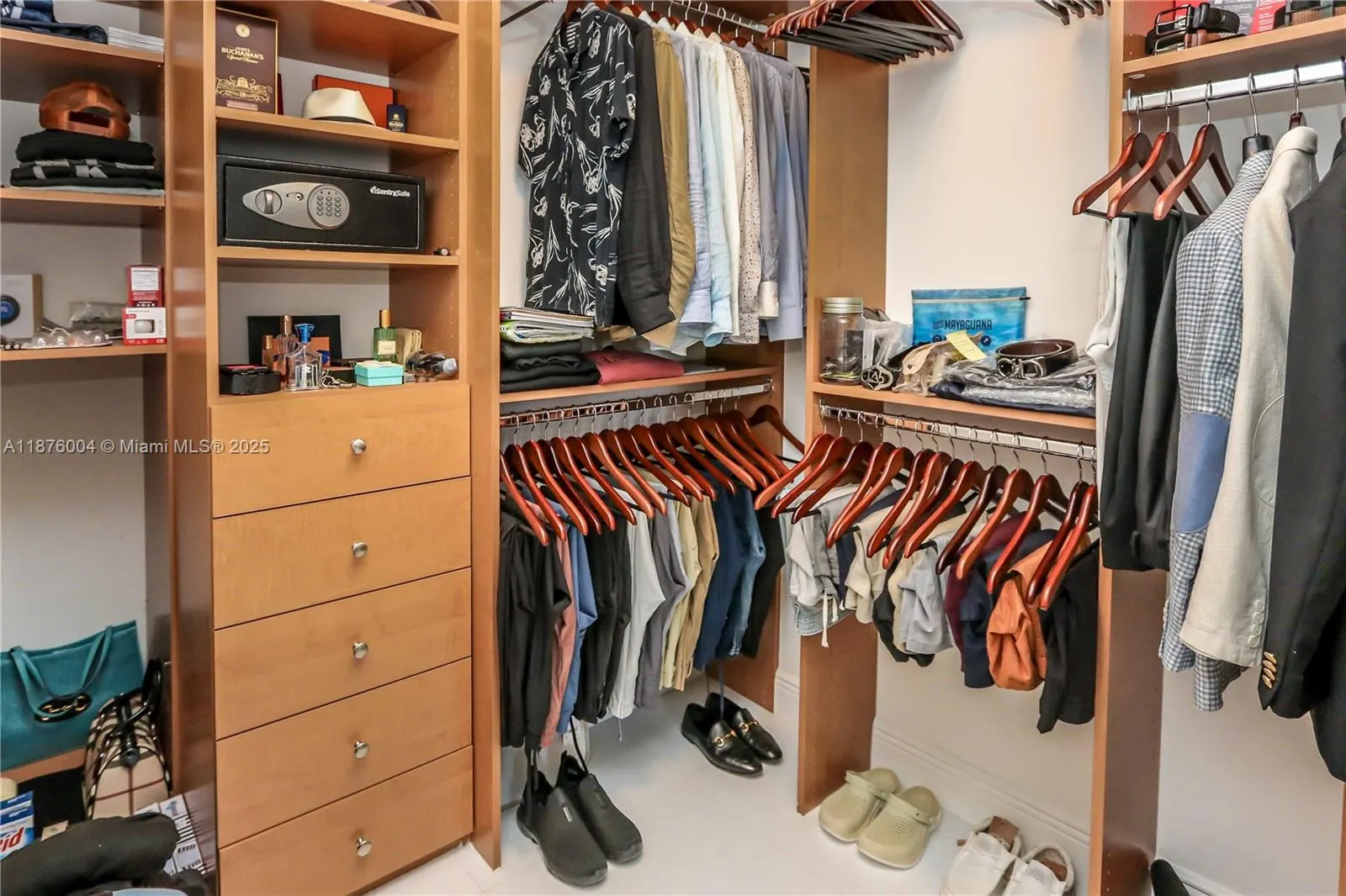 16001 Collins Ave, #705