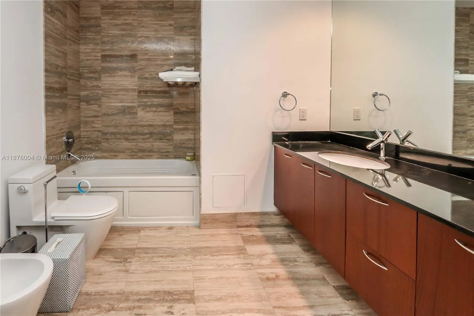 16001 Collins Ave, #705