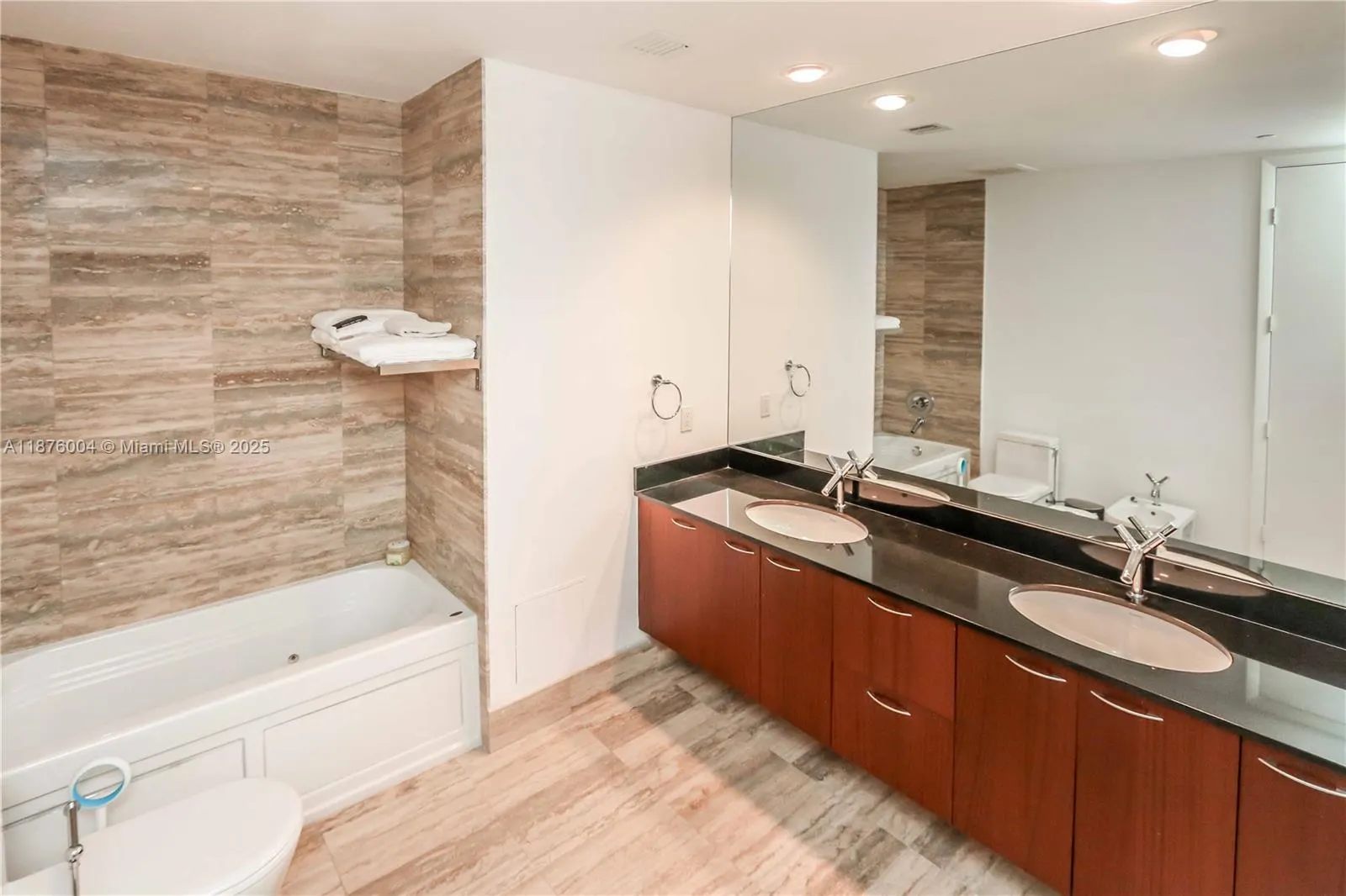 16001 Collins Ave, #705