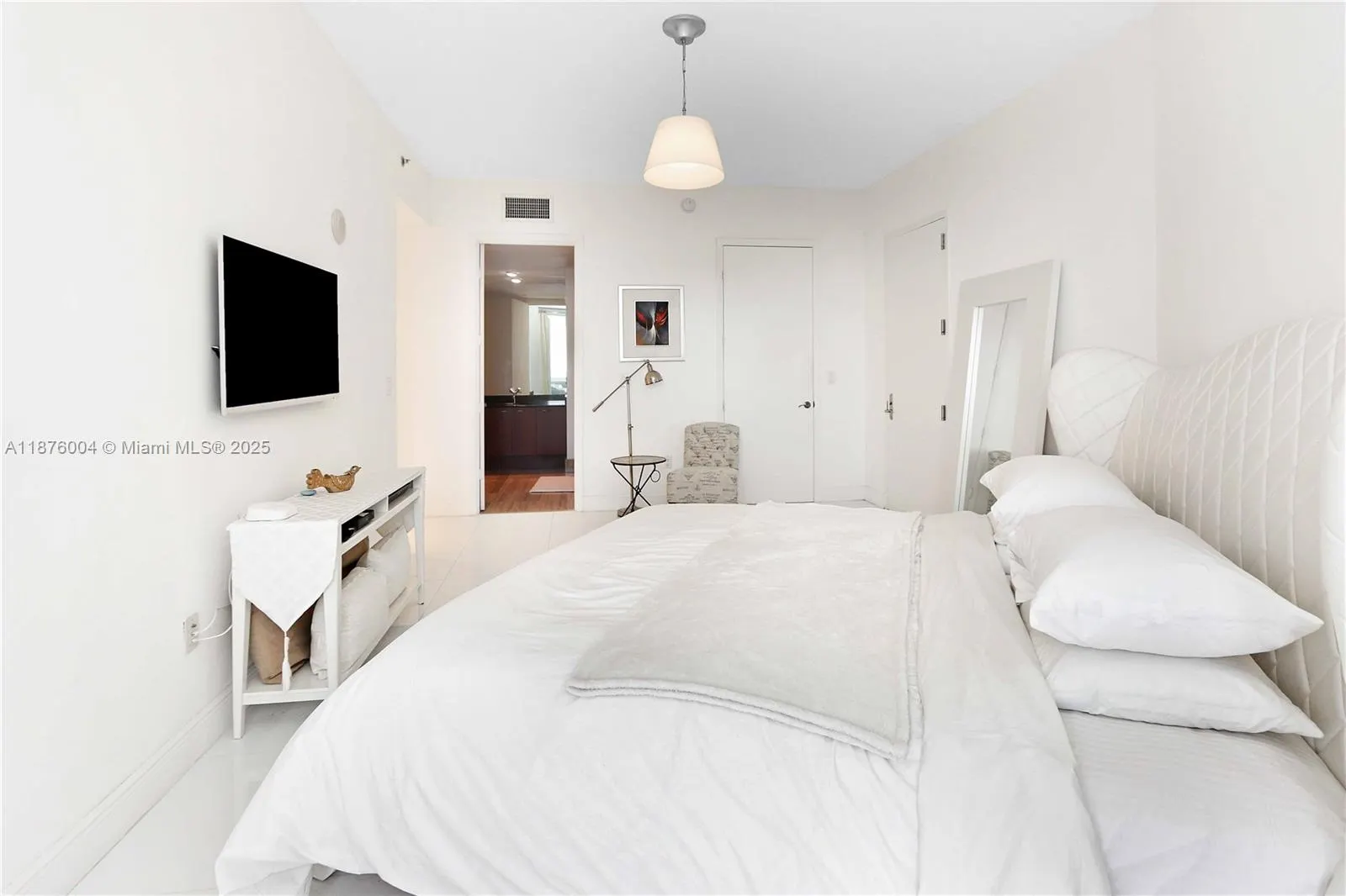 16001 Collins Ave, #705