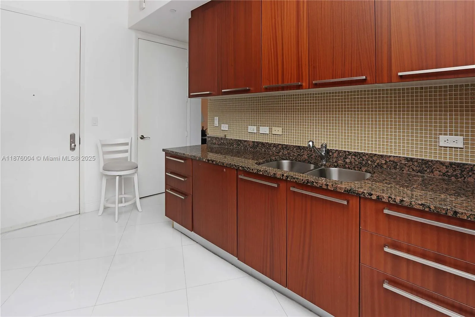 16001 Collins Ave, #705