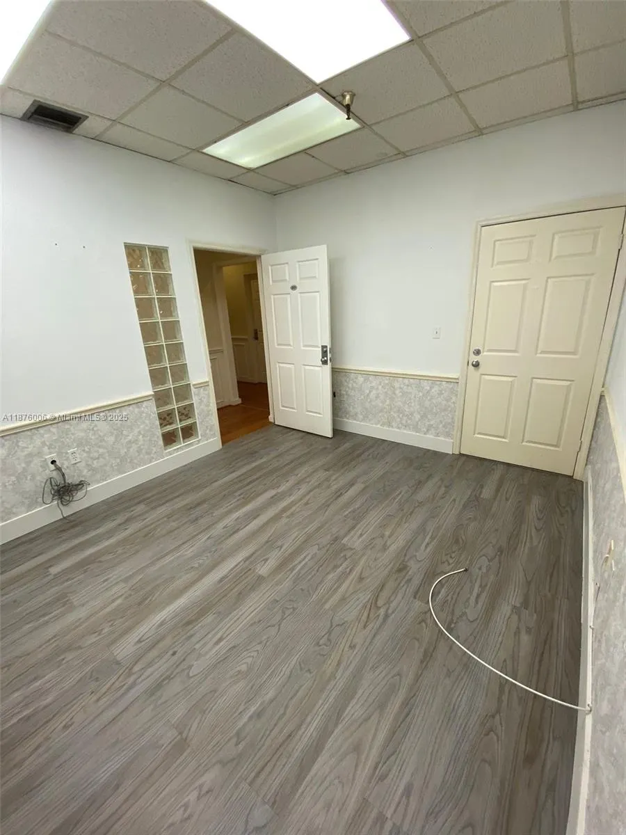 5245 NW 36th St