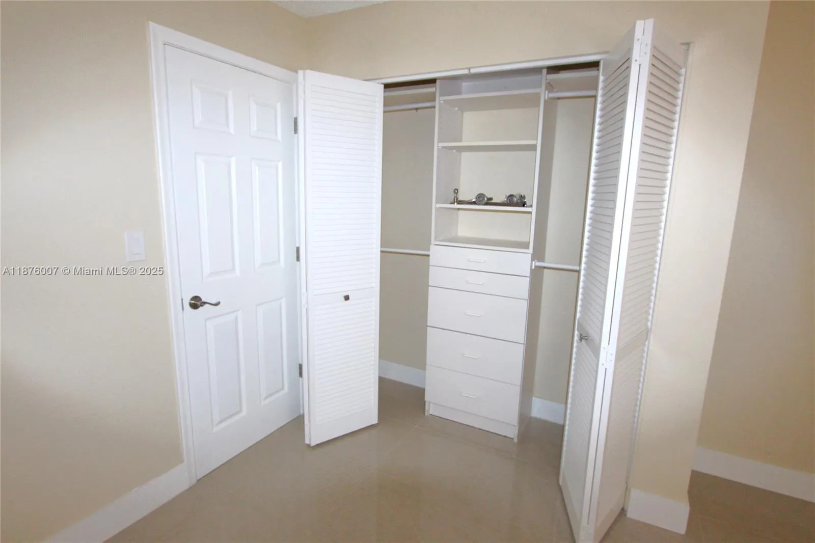 2720 S Oakland Forest Dr, #1208