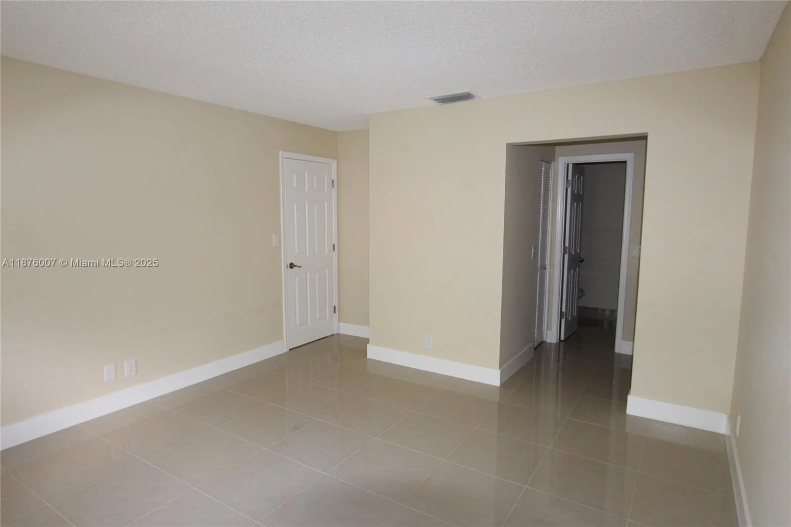 2720 S Oakland Forest Dr, #1208