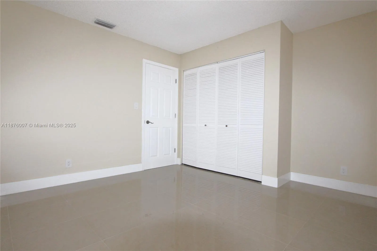 2720 S Oakland Forest Dr, #1208