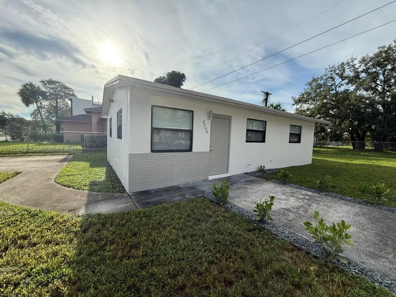 2798 NW 9th Pl