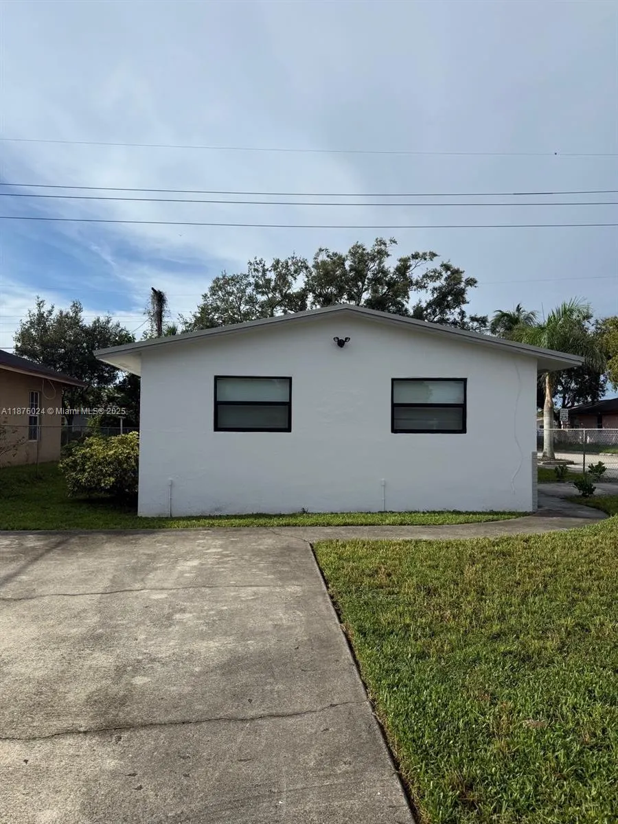 2798 NW 9th Pl