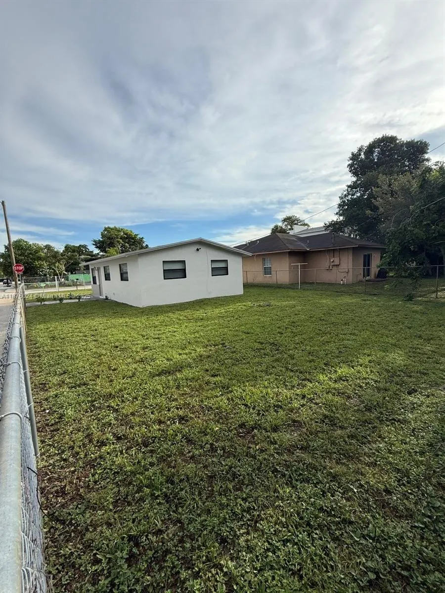 2798 NW 9th Pl