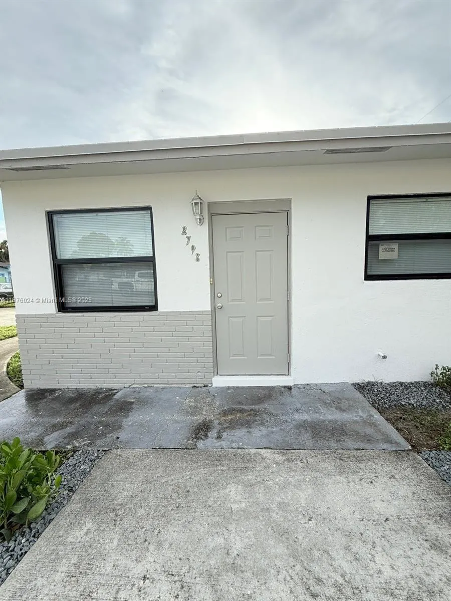 2798 NW 9th Pl