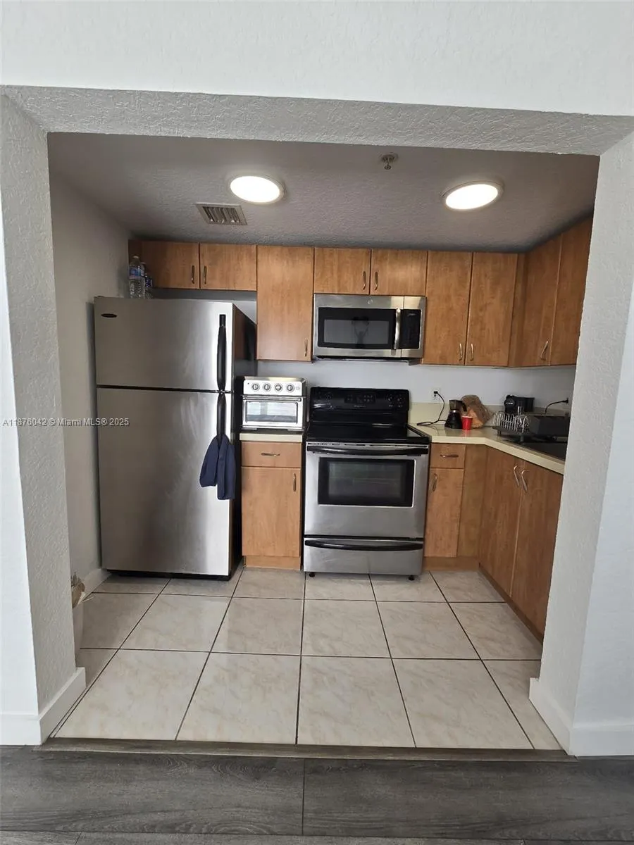 7326 Collins Ave, #204