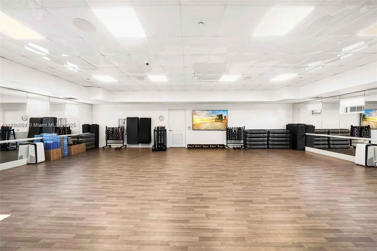 4779 Collins Ave, #1008