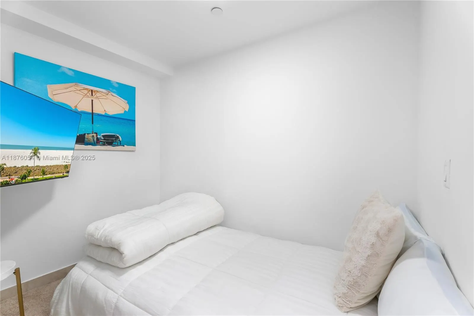4779 Collins Ave, #1008