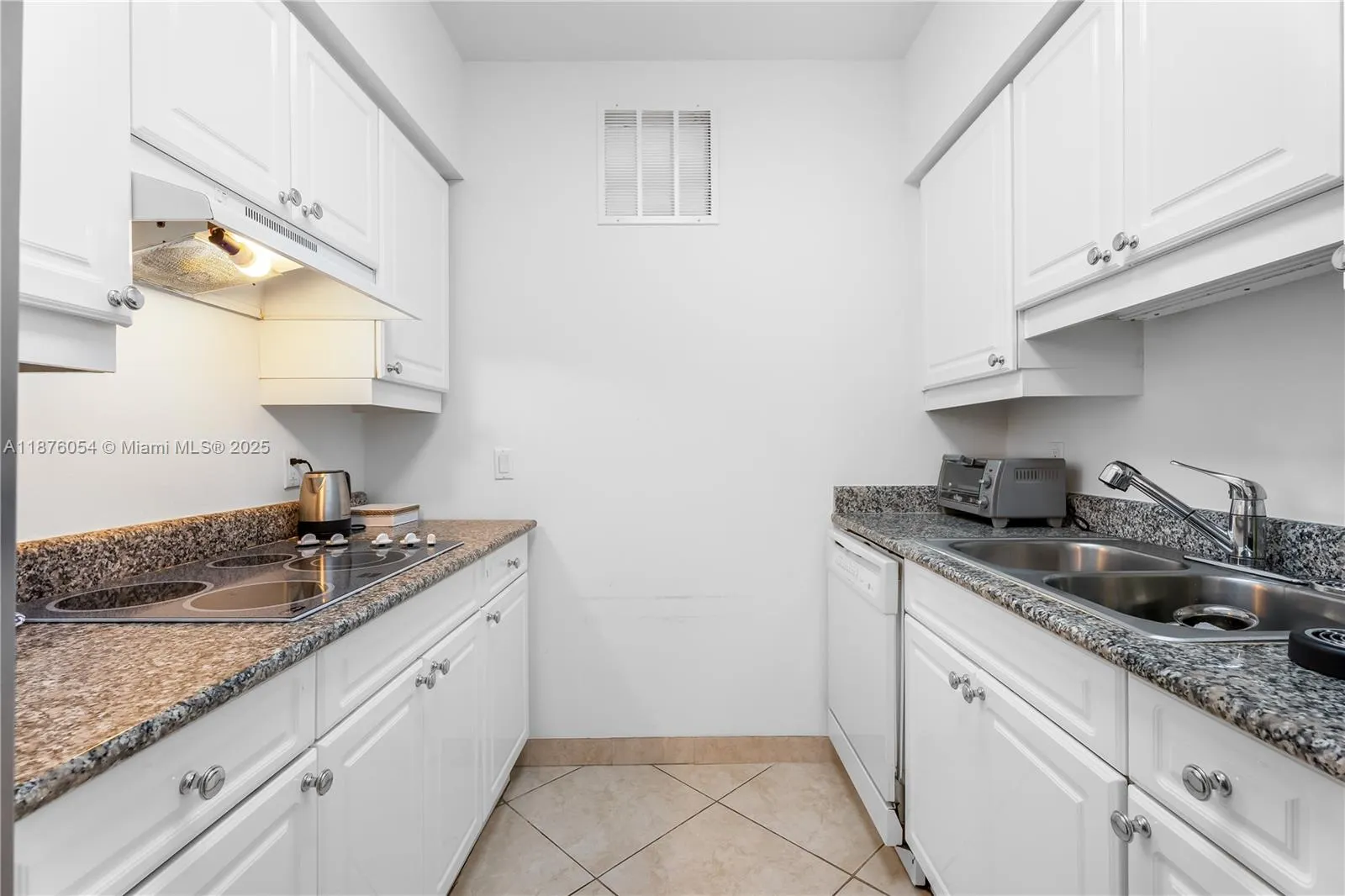 4779 Collins Ave, #1008