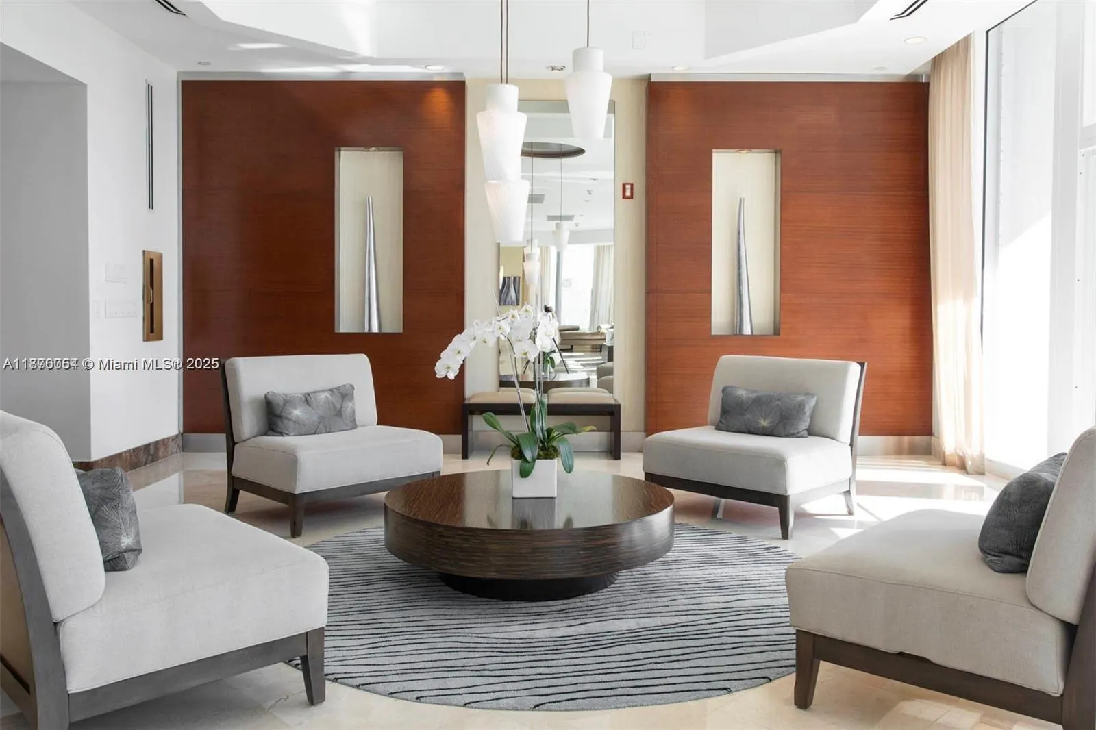 4779 Collins Ave, #1008