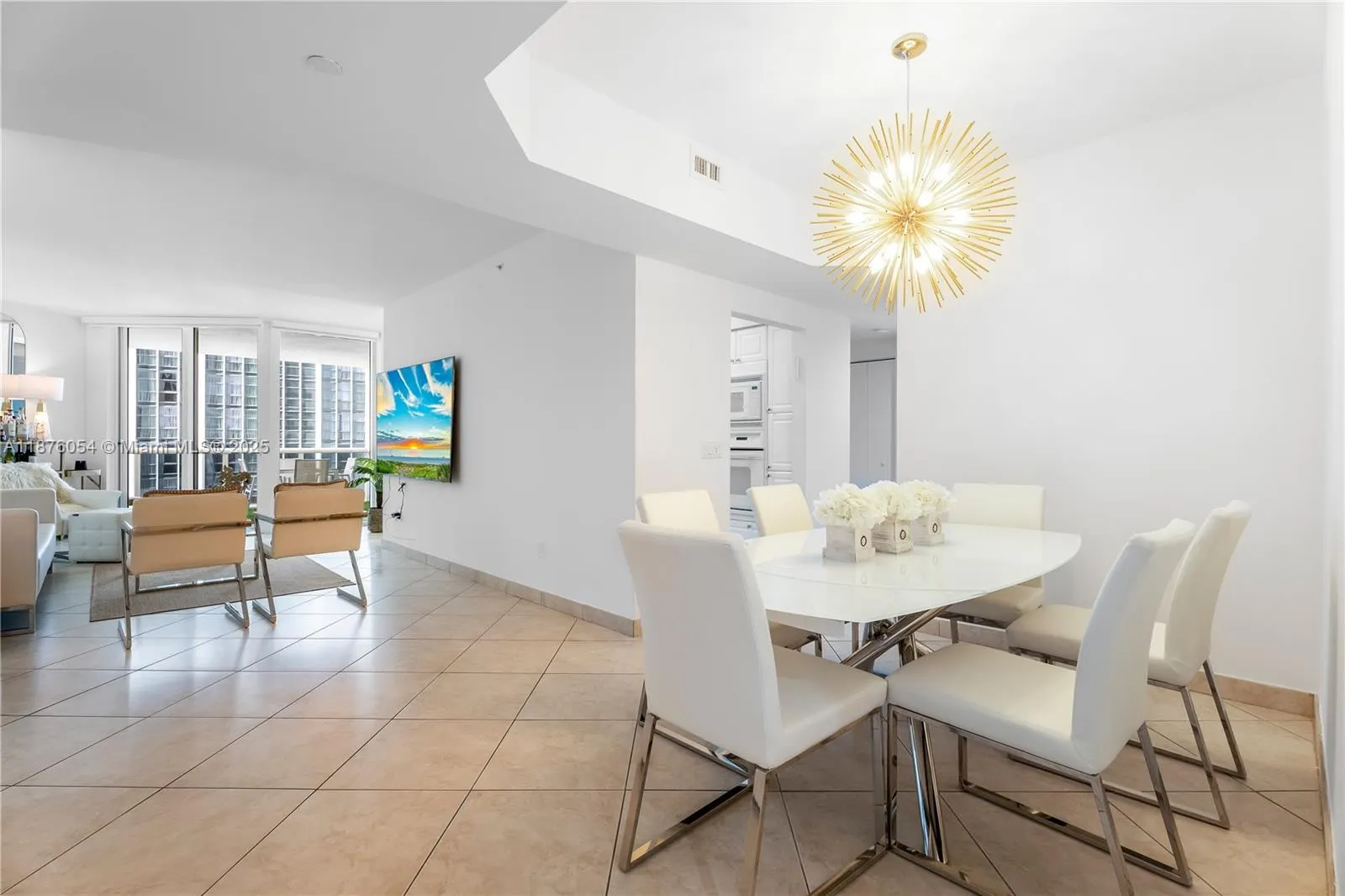 4779 Collins Ave, #1008