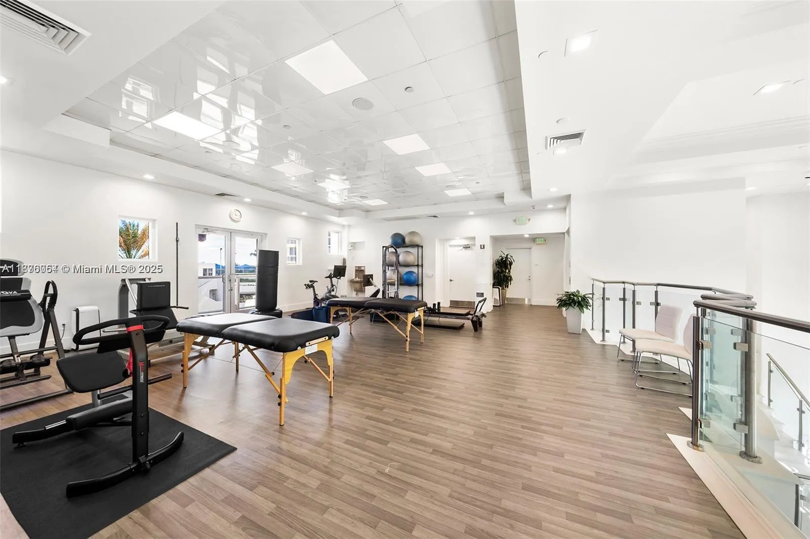 4779 Collins Ave, #1008