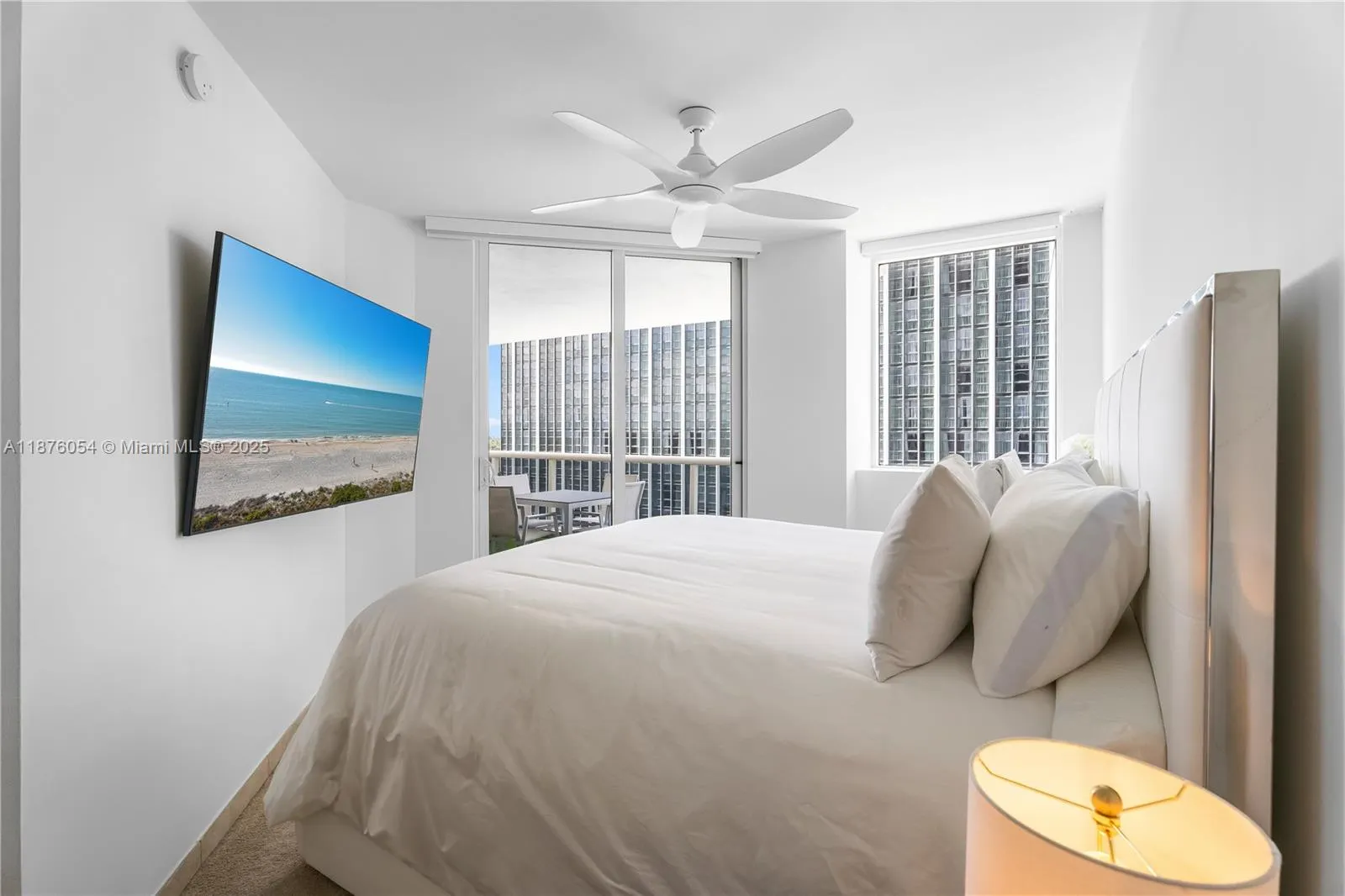 4779 Collins Ave, #1008