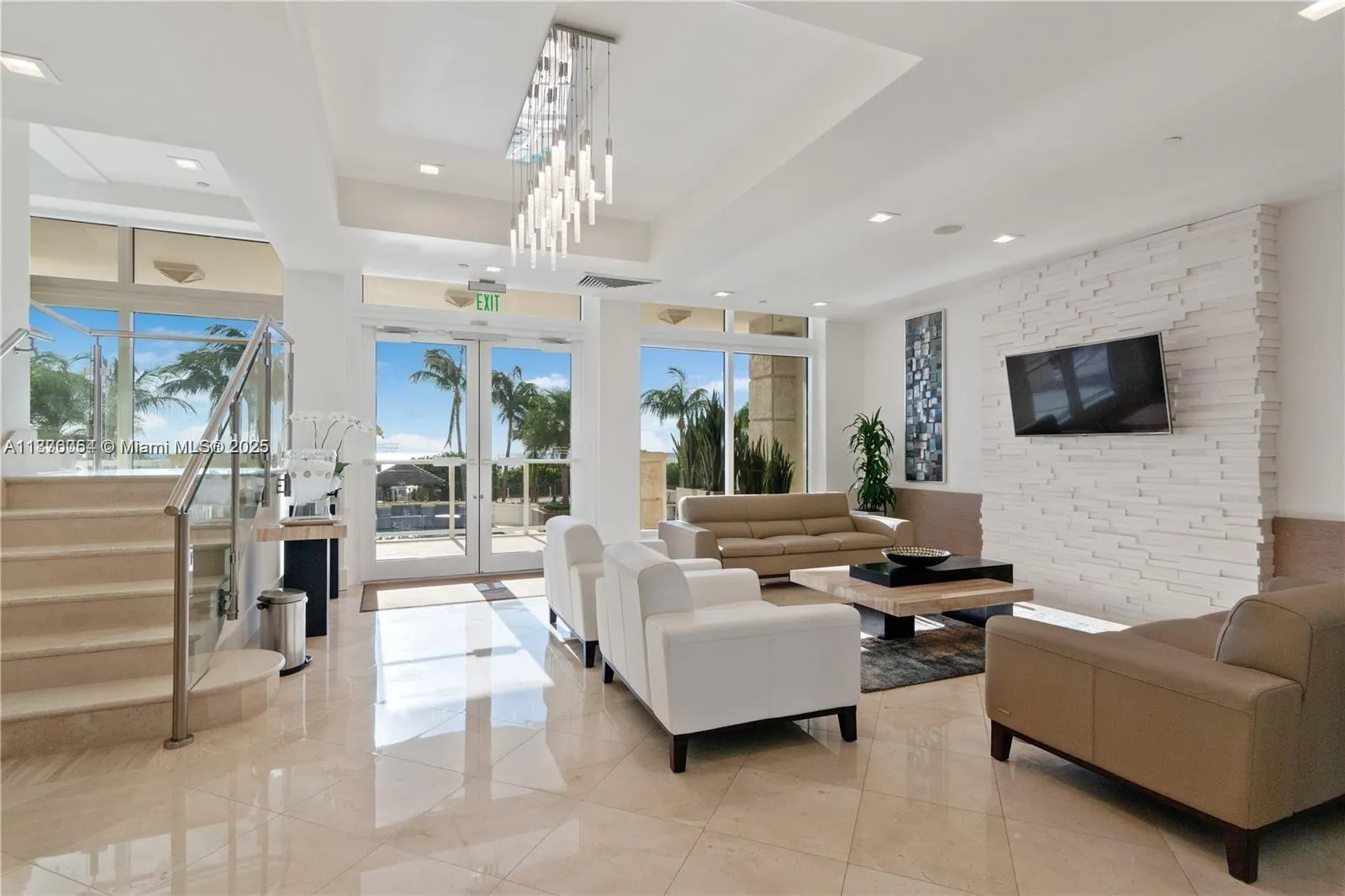 4779 Collins Ave, #1008