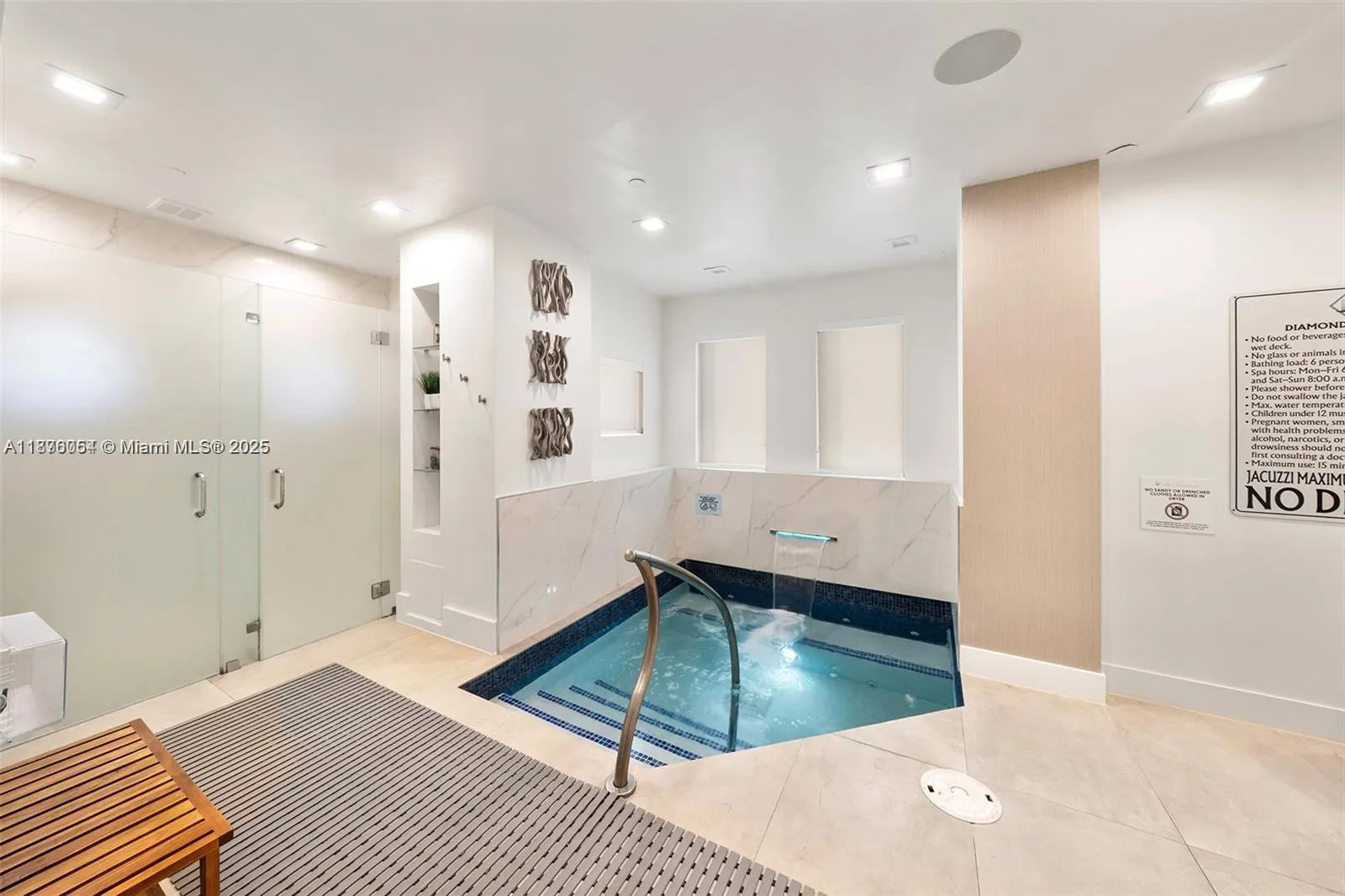 4779 Collins Ave, #1008
