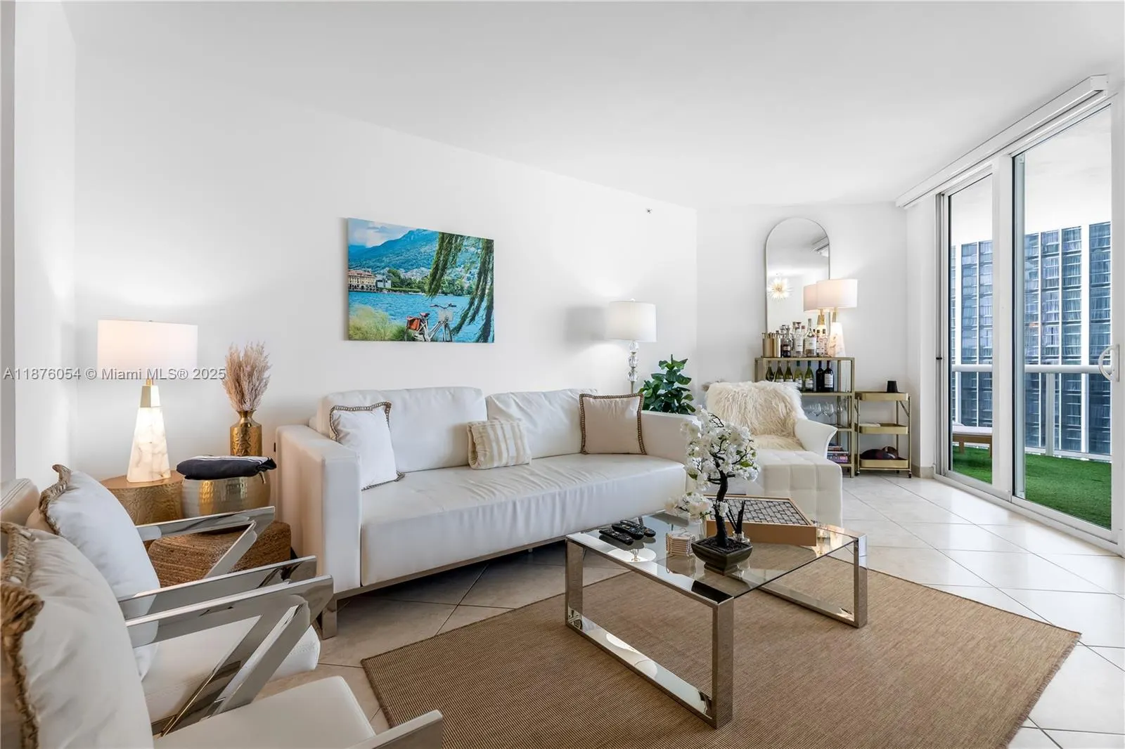 4779 Collins Ave, #1008