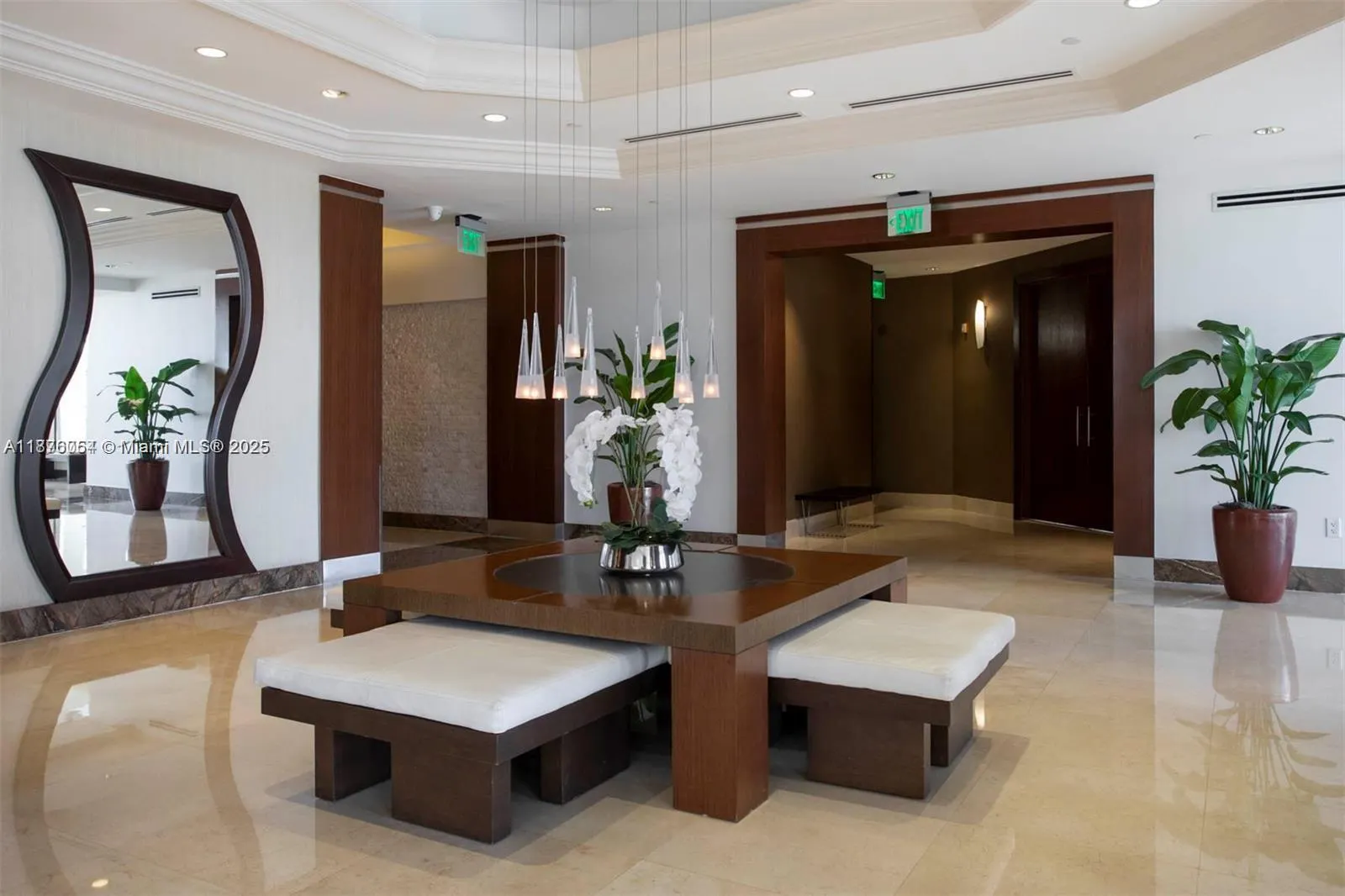 4779 Collins Ave, #1008