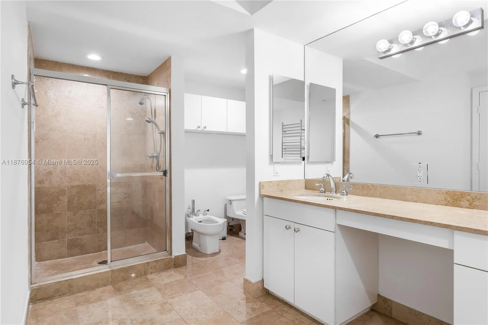 4779 Collins Ave, #1008