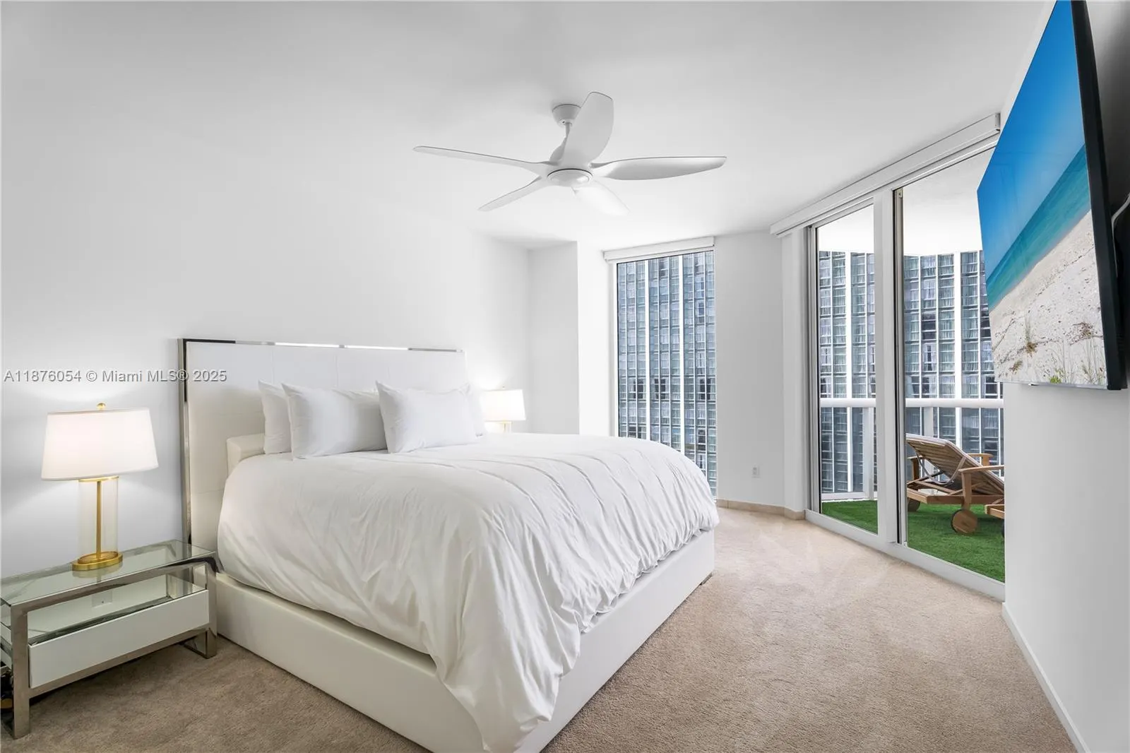 4779 Collins Ave, #1008
