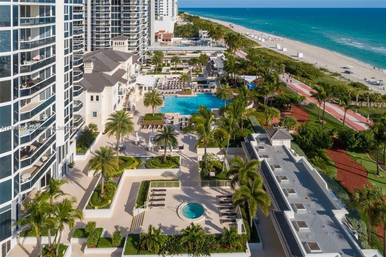 4779 Collins Ave, #1008