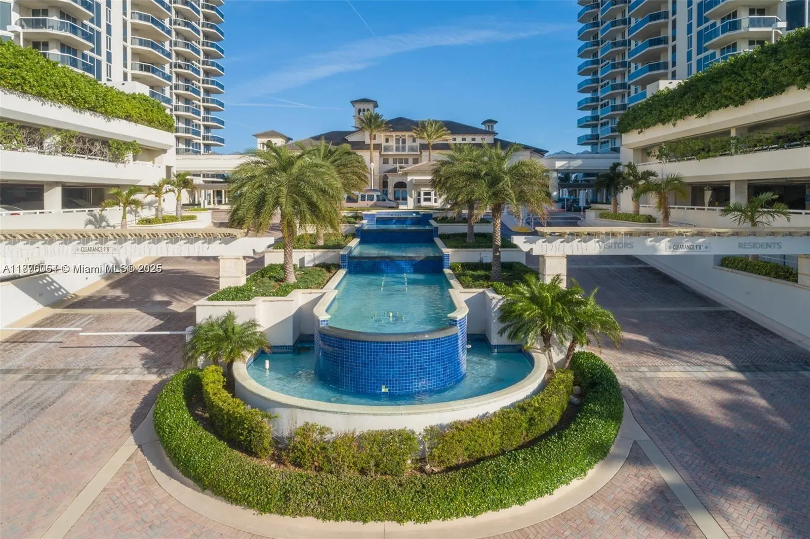4779 Collins Ave, #1008