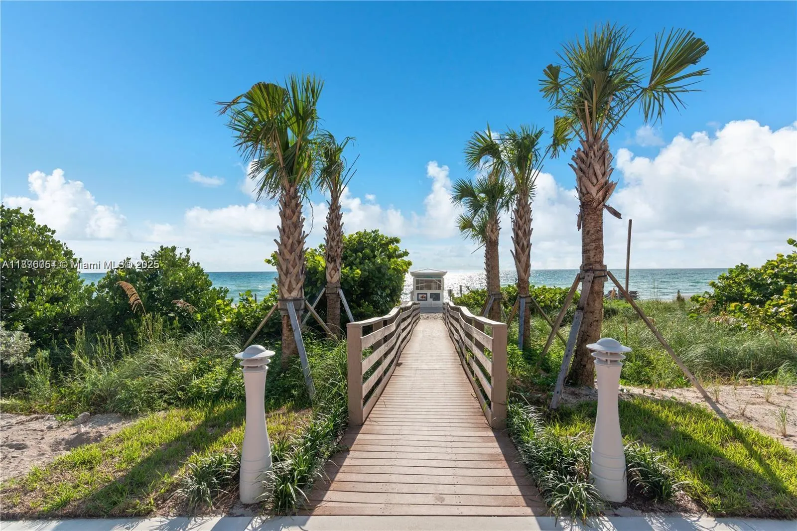 4779 Collins Ave, #1008