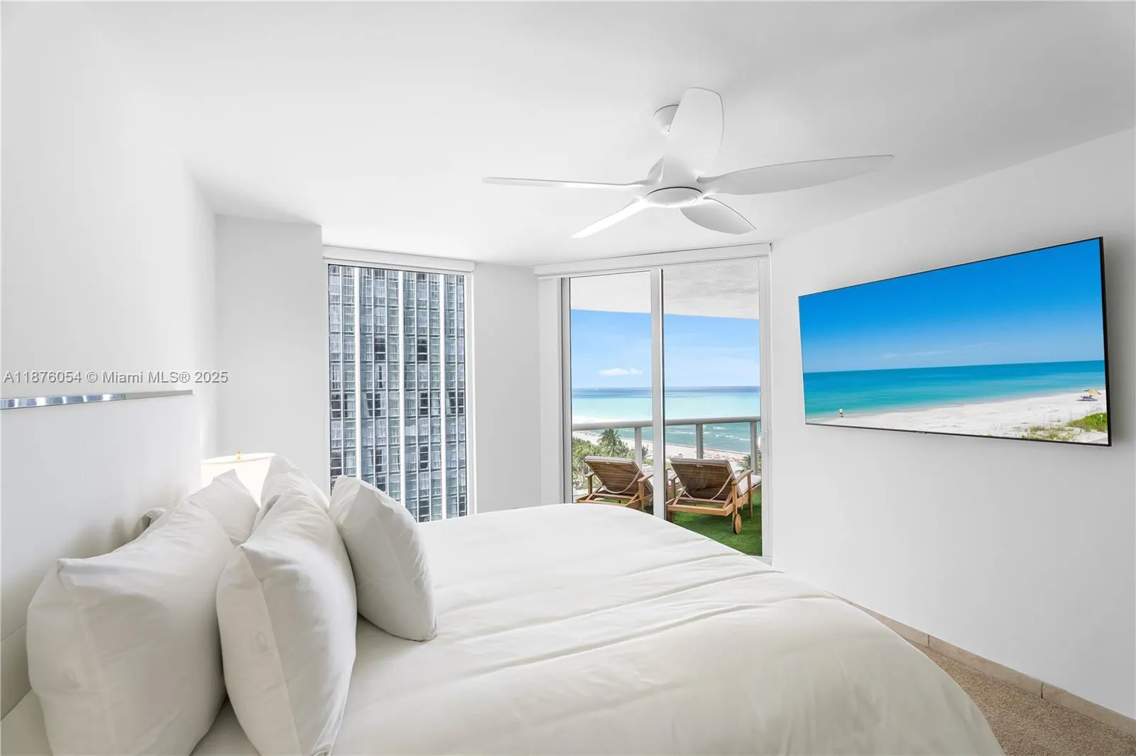 4779 Collins Ave, #1008